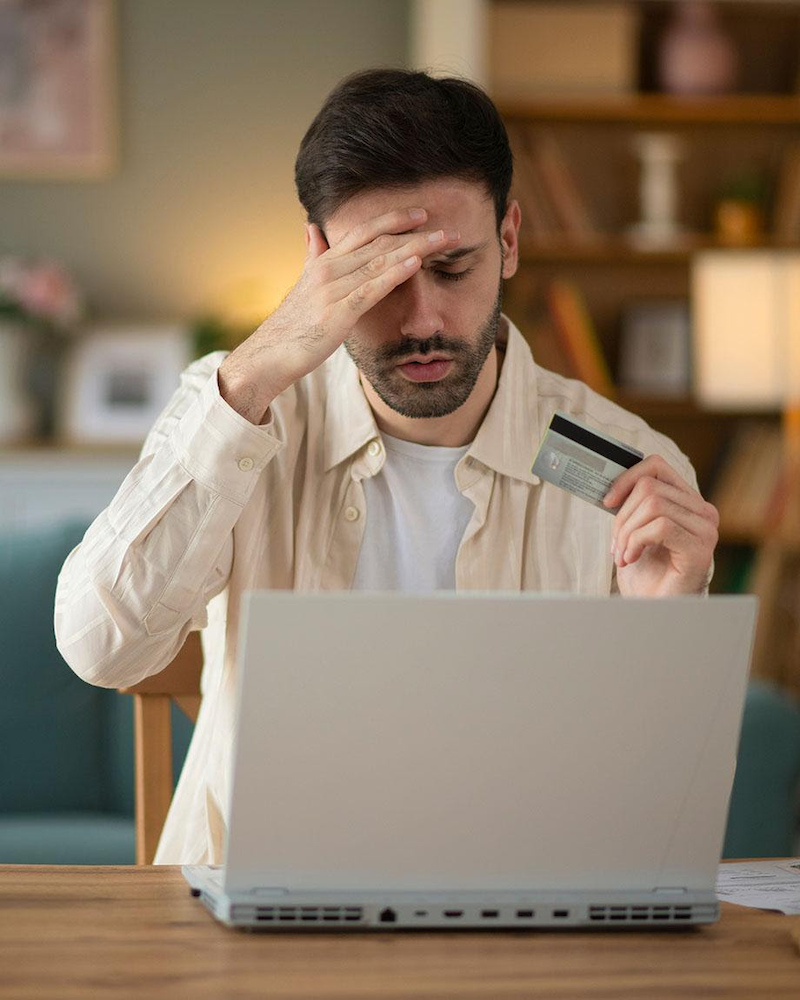 customer shopping online with confidence